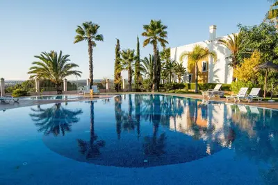 Image de PORTIMÃO Elegant House With Pool by Homing