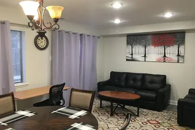 Image de Charming 2-bedroom townhome in marvelous Greenbelt with WiFi, Ac