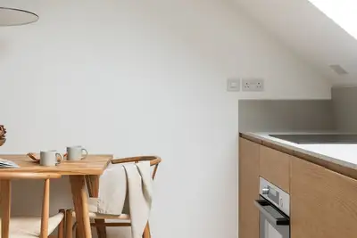 Image de The Invited: Hodges Court - Two