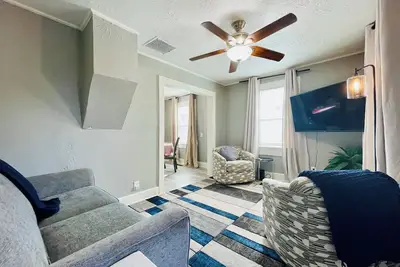 Image de Hilltop Firecracker- a 2 Bedroom Homestead near The Denny & Downtown Sioux Falls