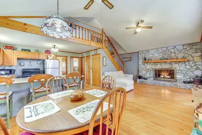 Image de Hot Tub & Ping-Pong Table: Canton Home w/ Views!