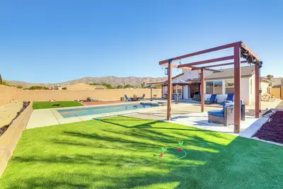 Image de Pool, Spa & More: Relax in Desert Hot Springs!