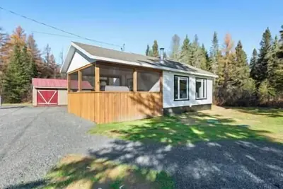 Image de Hôtel à la maison - Chalet du Boisé avec spa