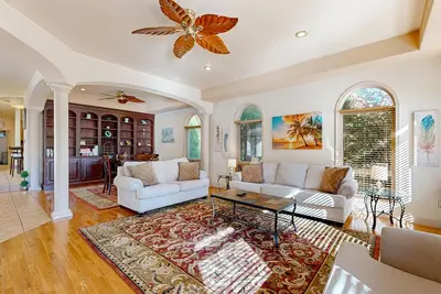 Image de Town of Ocean View pet friendly house with a private pool!