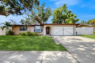 Image de Coastal comfort with playground & PacMan and minutes from the beach