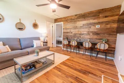 Image de Heart of Park Circle: 2br Close to the Axn!