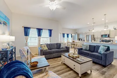 Image de Coastal 3 bedroom beach home with large patio, perfect for lounging