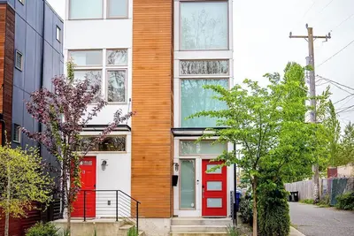 Image de Explore Seattle:Parking & Walk to Light Rail - New on Vrbo + Abnb Superhost