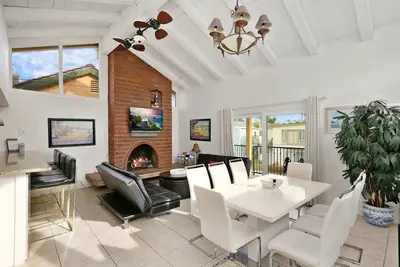 Image de Casa Balboa | Minutes from the beach