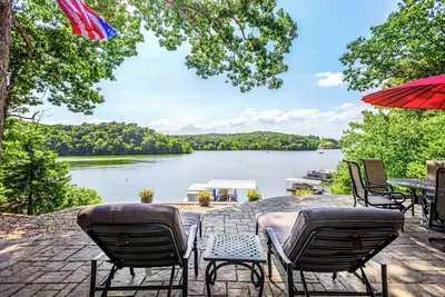 Image de Lakeside Oasis – Room for 12!