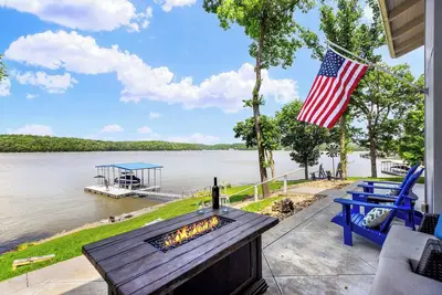 Image de For the View – Lakeside Launchpad! Great Location
