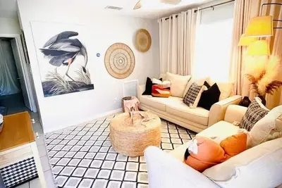 Image de 01 Cozy Portside Apartment - close to everything!