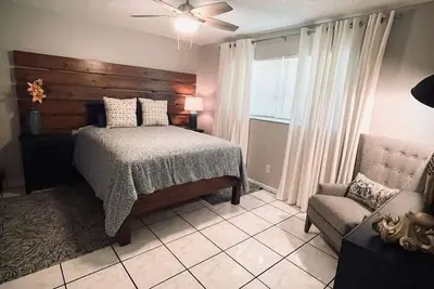 Image de 01 Spacious 3 bdrm close to Fll & Port Everglades