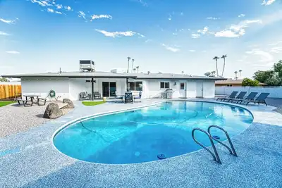 Image de 3br w/ Pool | Ping Pong | Putting Green