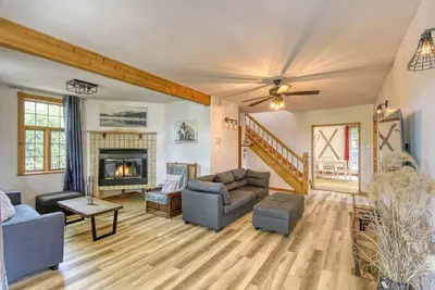 The Village Chalets – Hot Tub, Pool Table & Private Lake Access