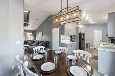 Image de Travel Haven - 6 Beds, 5 Br, 3 Bath, Near I-35