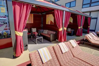 Image de 2 Double Bed Room, Golden Nugget, Rooftop Deck, Casino Access, Central Location