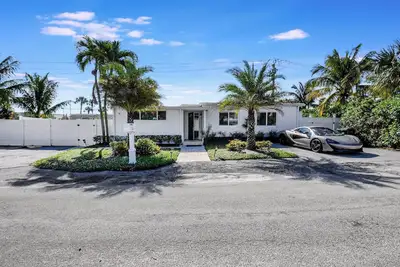 Image de Modern and Updated Delray Beach Escape Sleeps 10!