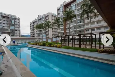 Image de Cozy apartment, with lots of fun included, transportation and lots of security.
