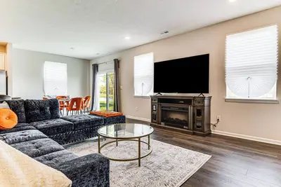 Image de 5 Mi to Fort Harrison: Home w/ Pool Access!
