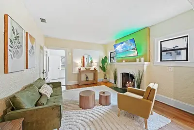 Image de Cozy, 3-bedroom home in Hollywood w/ hammock & coffee bar. 7 mins from beach