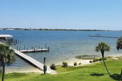 Image de Charming 2-bedroom townhome with sound access, pool and grill