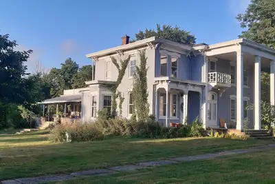 Image de Charming bed & breakfast with WiFi and Ac in historic Strongsville