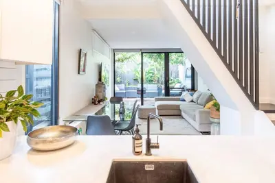 Image de Green Door Gem Your Stylish Retreat
