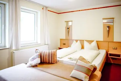 Image de Comfortable and versatile room -perfect for relaxation, work and exchange