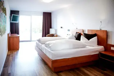 Image de Comfortable and versatile room -perfect for relaxation, work and exchange