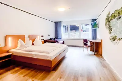 Image de Comfortable and versatile room -perfect for relaxation, work and exchange