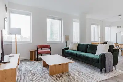 Image de Chic Midtown 2br w/ Gym, W/D & A/C, near Rock Ctr, by Blueground