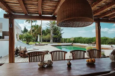 Image de Villa luxueuse avec terrasse lumineuse