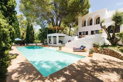 Villa avec vue sur la campagne et piscine