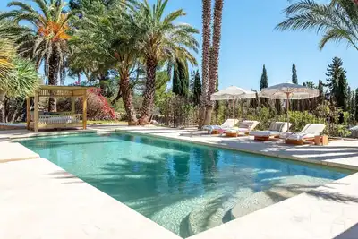 Image de Impressionnante ferme avec piscine