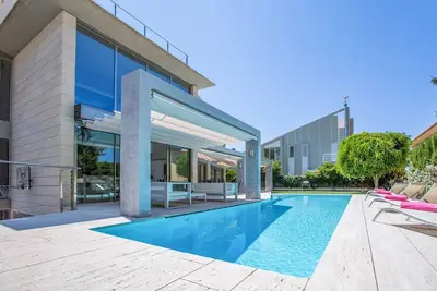 Image de Villa à Son Veri Nou avec piscine et vue mer