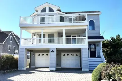 Image de Beautiful Surf City Vacation Home - 1 from the Ocean!