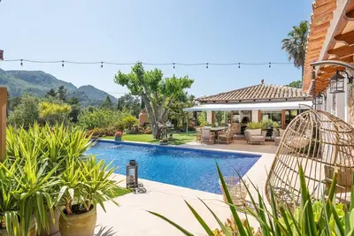 Image de Villa à Esporles avec piscine d'eau salée
