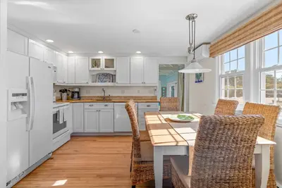 Image de Charming House by the Beach with Patio, Grill, FirePit