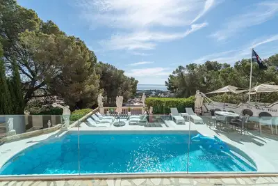 Image de Villa à Portals Nous avec piscine et vue mer