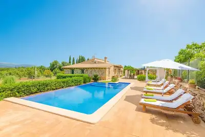 Image de Villa à Muro avec Piscine et Vue