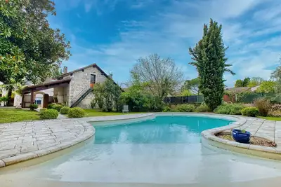 Image de Old house with pool in the heart of Périgord