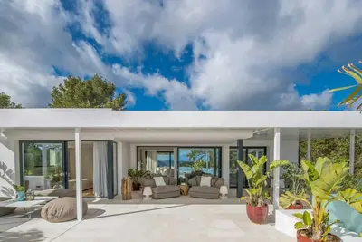 Image de Villa avec plusieurs terrasses extérieures