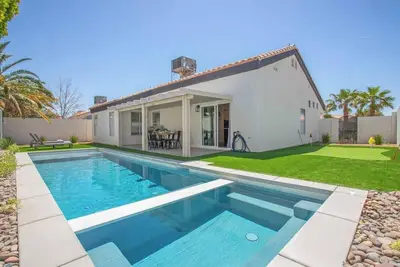 Image de Spacious 4br Home - Pool Getaway with Arcade Fun!