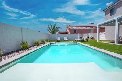 Image de 5-Br Haven with Arcade, Grill & Pool - Family Fun!