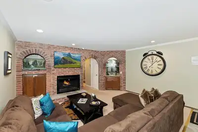 Image de The Bear's Den By Destination Big Bear: Prime Location! Walk To Snow Summit Mt. Resort! The Bears Den Welcomes All Mountain Adventure Enthusiasts! Cozy 2 Bedroom Condo!