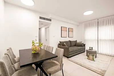 Stylish 2-Bedroom Apartment Near Major Attractions