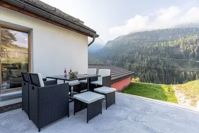 Image de Flat on the upper floor of Muglin: a cottage feeling and modernity in the 4. 5-room maisonette flat