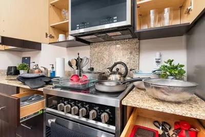 Image de Autumn Seas 1 Br Free parking Wi-Fi and Gym access