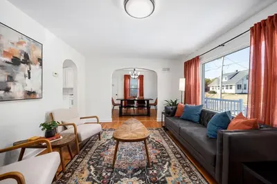 Image de A Pop of Color - 3bd in the Heights w/ 3 King Beds